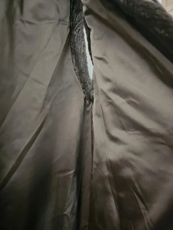 Luxurious Long Sheared Beaver Fur Vest - Made in Canada - Picture 5 of 8